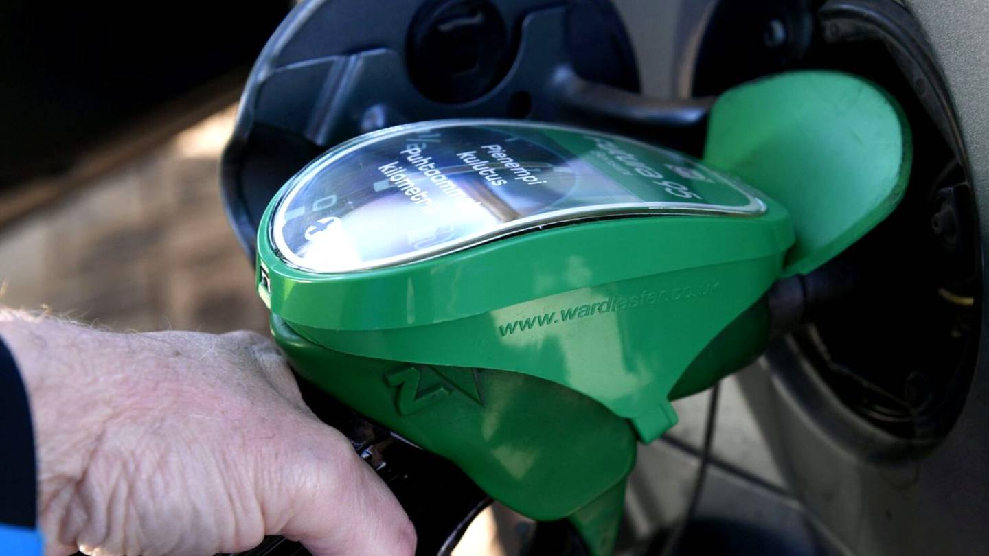 Energia | Perussuomalaiset vaatii välittömiä toimia polttoaineiden hinnan alentamiseksi – ”Työ­matka­vähennys ei laske hintoja pumpulla”