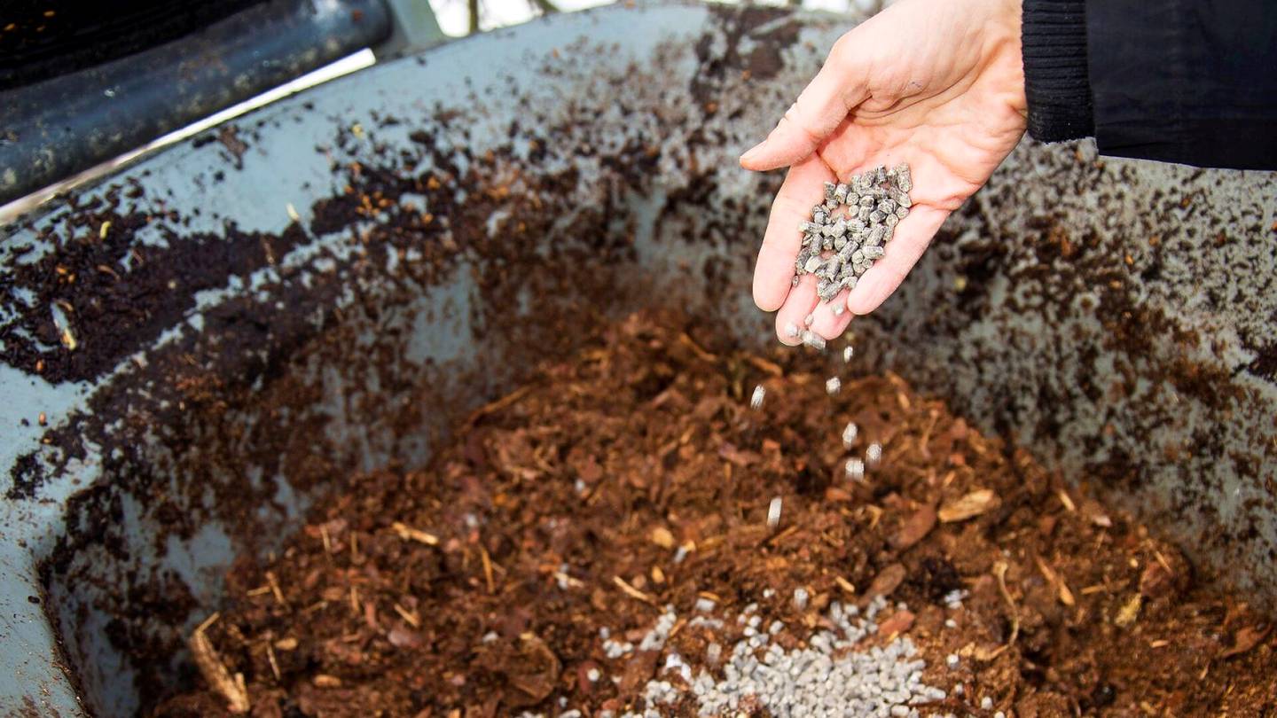 Tee se näin | Komposti jäätyy ja kevät lähenee, mitä tehdä? Helppo kotikonsti auttaa