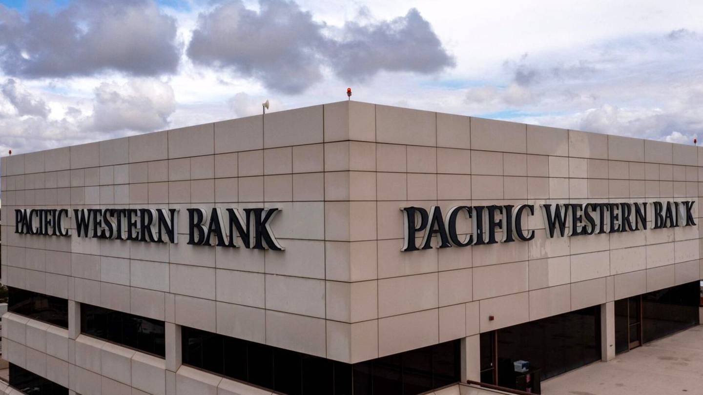 Pankit | Pankki­osakkeet kallistuvat Yhdys­valloissa, Pacwest ja Western Alliance nousu­kiidossa