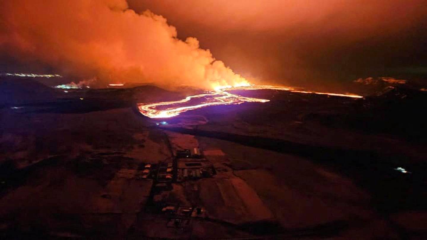 Islanti | Islannissa lauantaina alkanut tulivuoren­purkaus hidastunut, turistikohde pysyy yhä kiinni