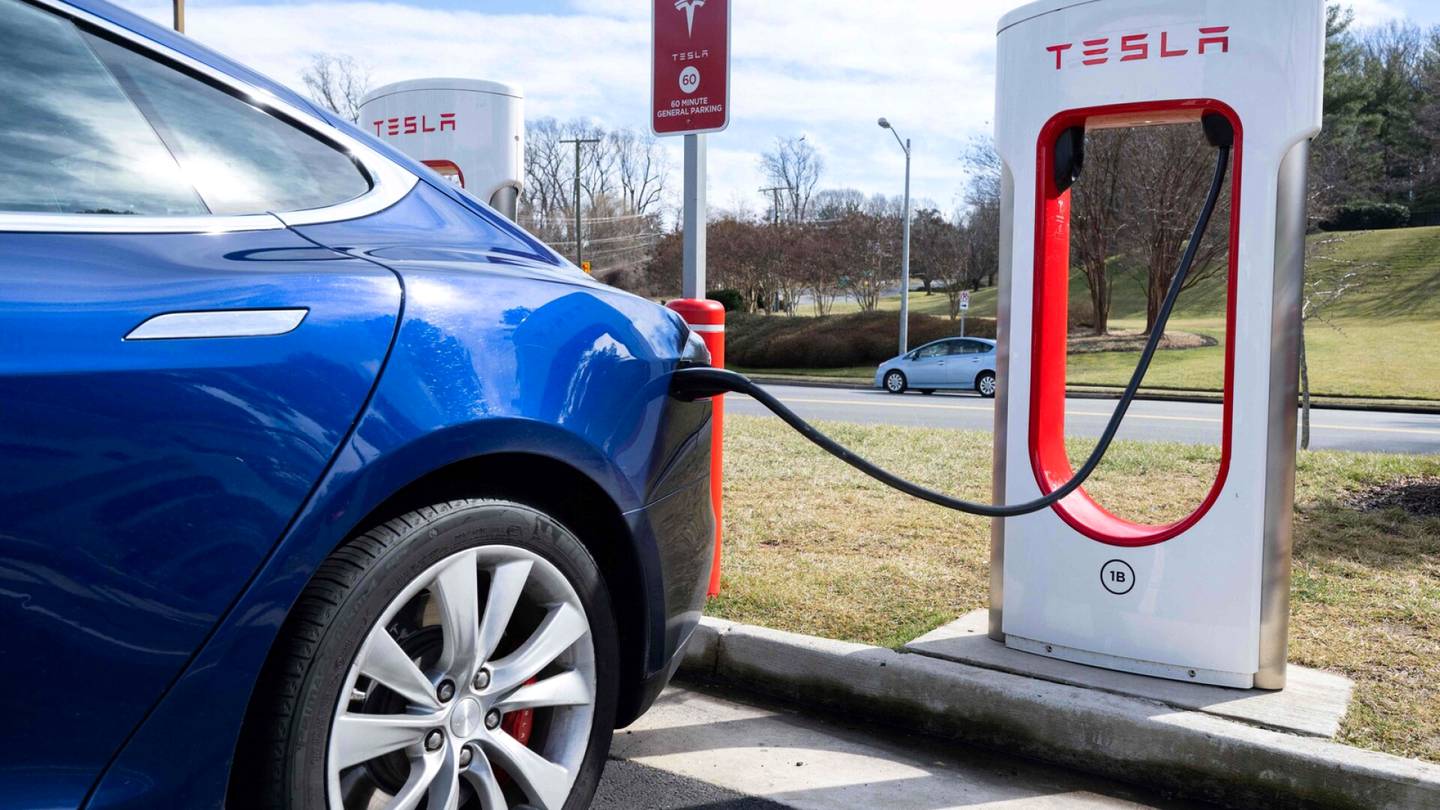 Autot | Reuters: Tesla hyllytti suunnitelmansa edullisesta sähköautosta