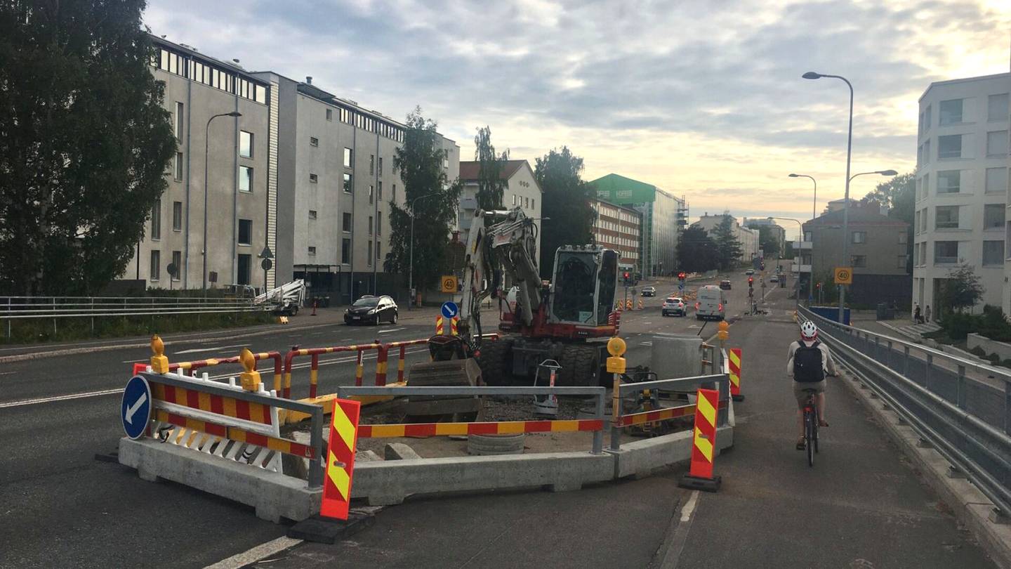 HS Helsinki | Helsingin vilkkaimmalla pyörä­väylällä väistellään taas työmaita, vaikka mittava silta­remontti valmistui vasta pari vuotta sitten
