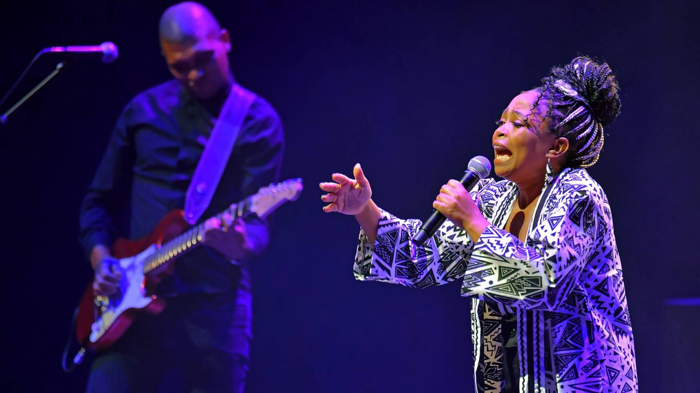 Konserttiarvio | April Jazz oli laulajien juhlaa, mutta eteläafrikkalaisen Nomfusin energinen tulkinta hukkui yksi-ilmeisen yhteen alle