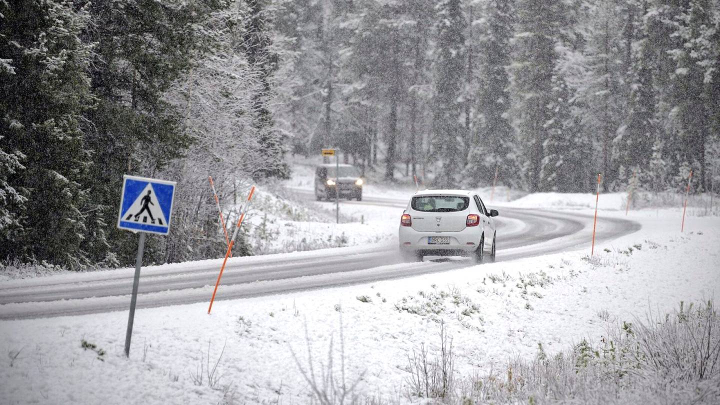 Sää | Lunta voi sataa viikonloppuna Helsingissä asti – Meteorologi kehottaa autoilijoita varautumaan