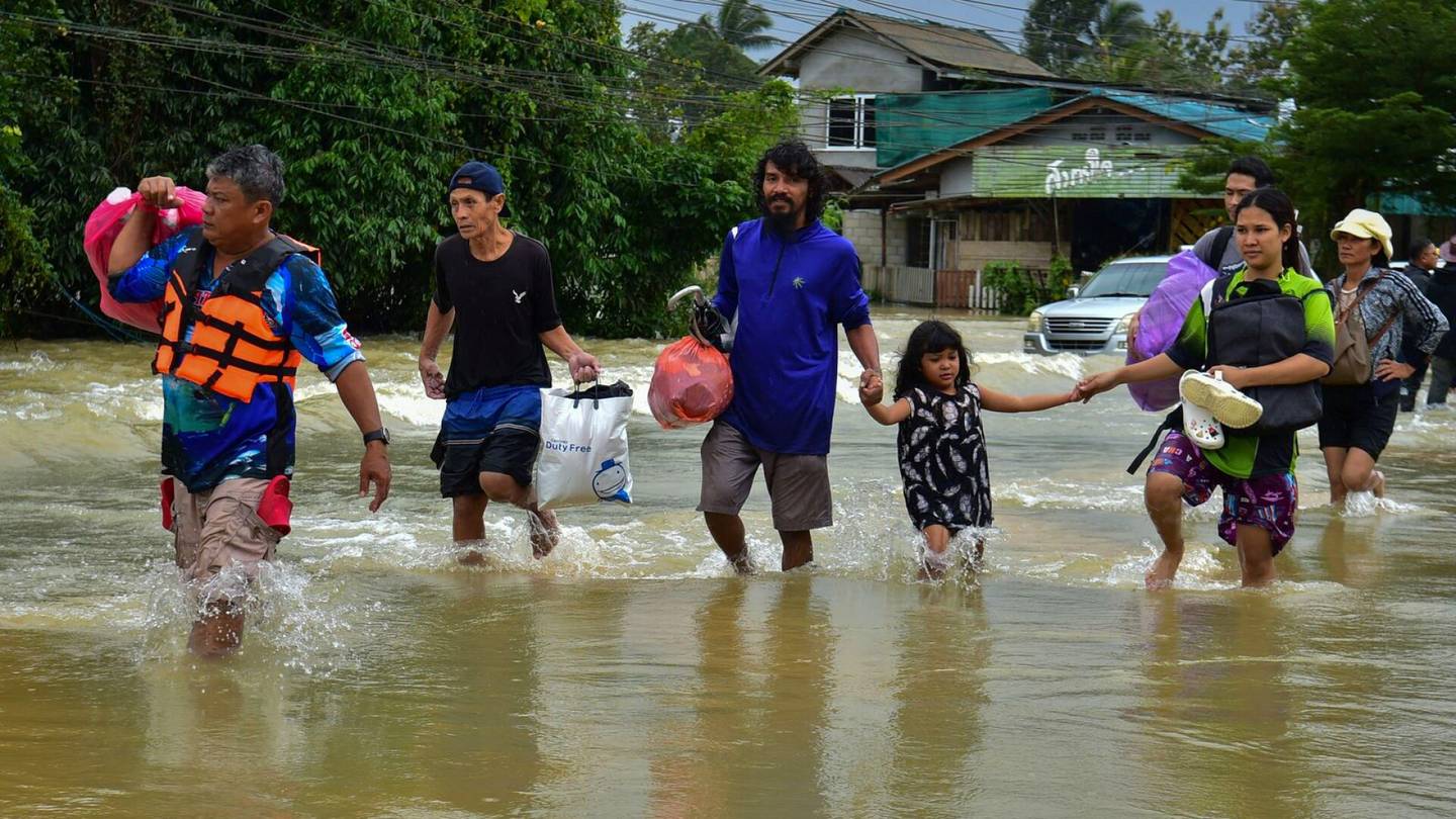 Thaimaa | Ainakin kuusi ihmistä kuollut rankka­sateiden aiheuttamissa tulvissa