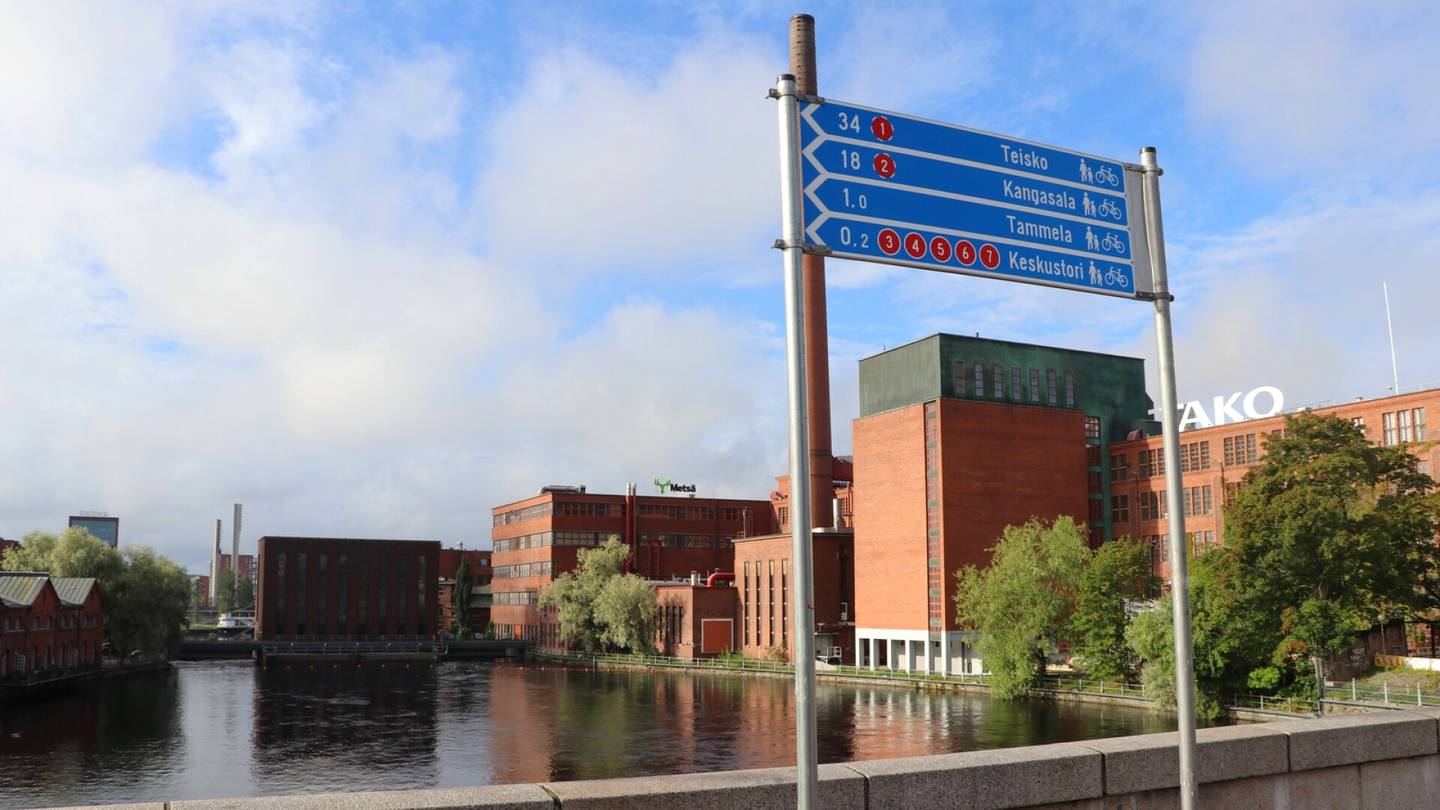 Tampere | Uusi kyltti hämmentää Tampereella: osoittaa väärään suuntaan eikä edes kaupunki tiedä, mistä se on tullut
