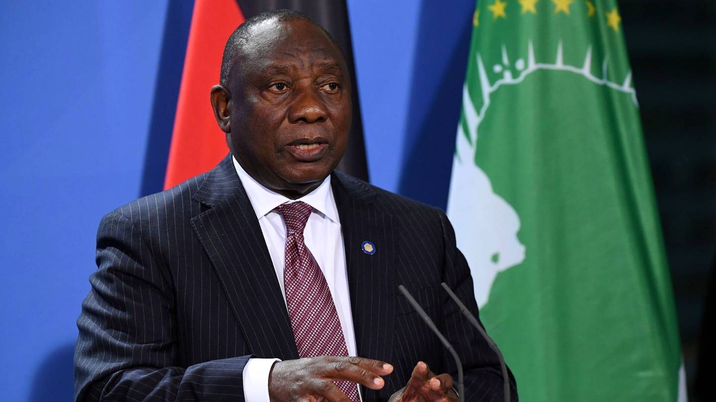 Koronavirus | Etelä-Afrikan presidentti tuomitsee omikronin vuoksi asetetut matkustus­kiellot – Ramaphosan mukaan aluetta syrjitään epä­oikeudenmukaisesti