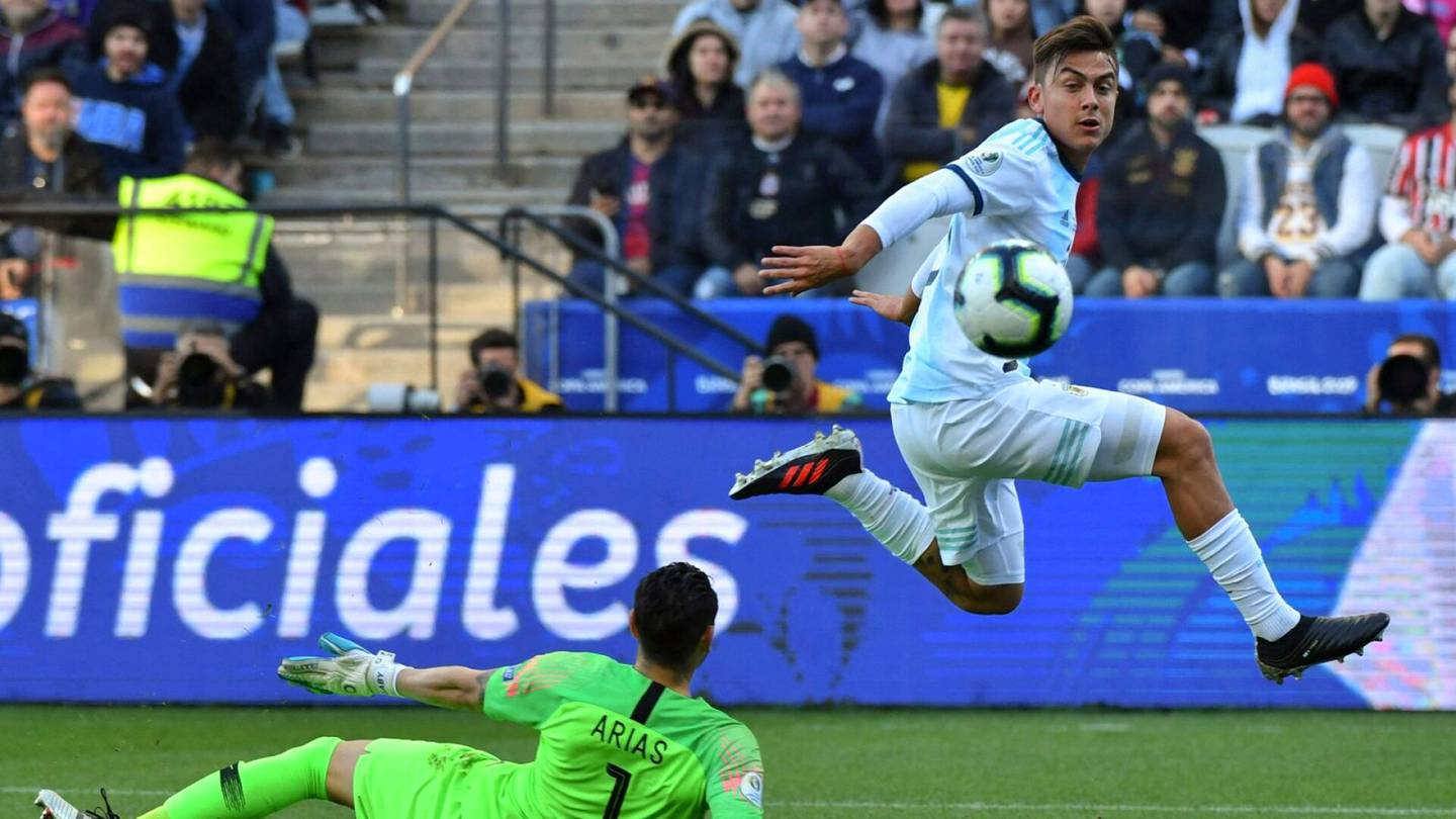 Jalkapallo | Argentiina hurjalla tähtisikermällä Qatariin, Dybala ja Di Maria toipuivat ajoissa
