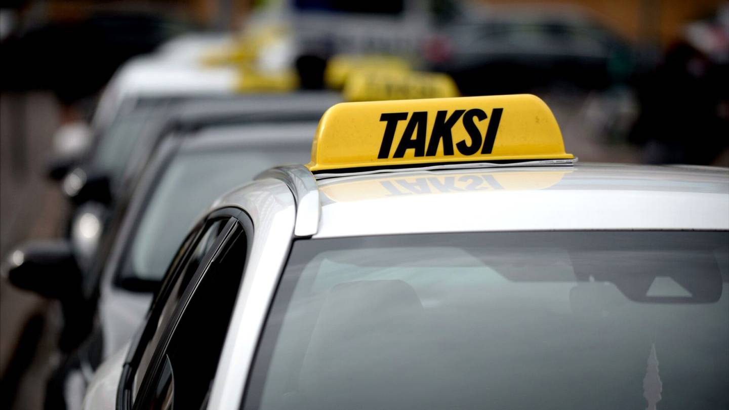 Taksit | Viran­omaiset tarkastivat takseja Helsingissä: liki puolessa puutteita