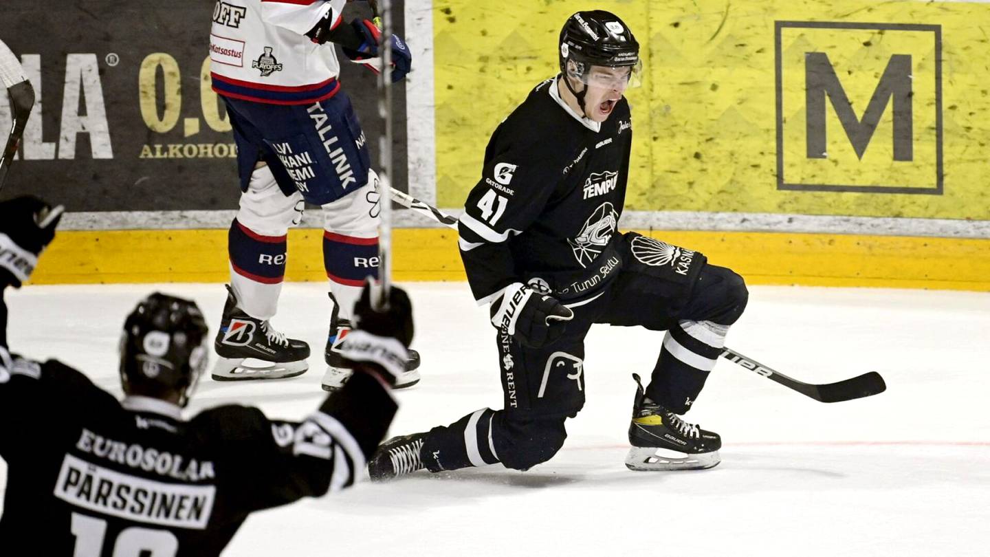 Jääkiekko | TPS kyyristyi aloitukseen, kun HIFK lymyili vielä pukukopissa – liigapelissä nähtiin erikoinen sekaannus