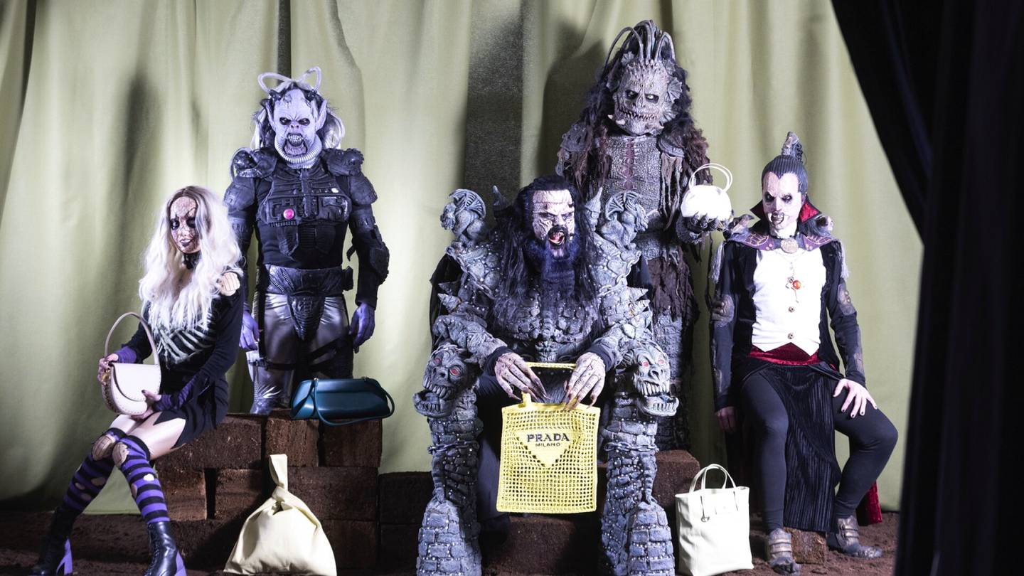 Musiikki | Lordi-yhtye esitteli luksuslaukkuja Vogue Scandinaviassa