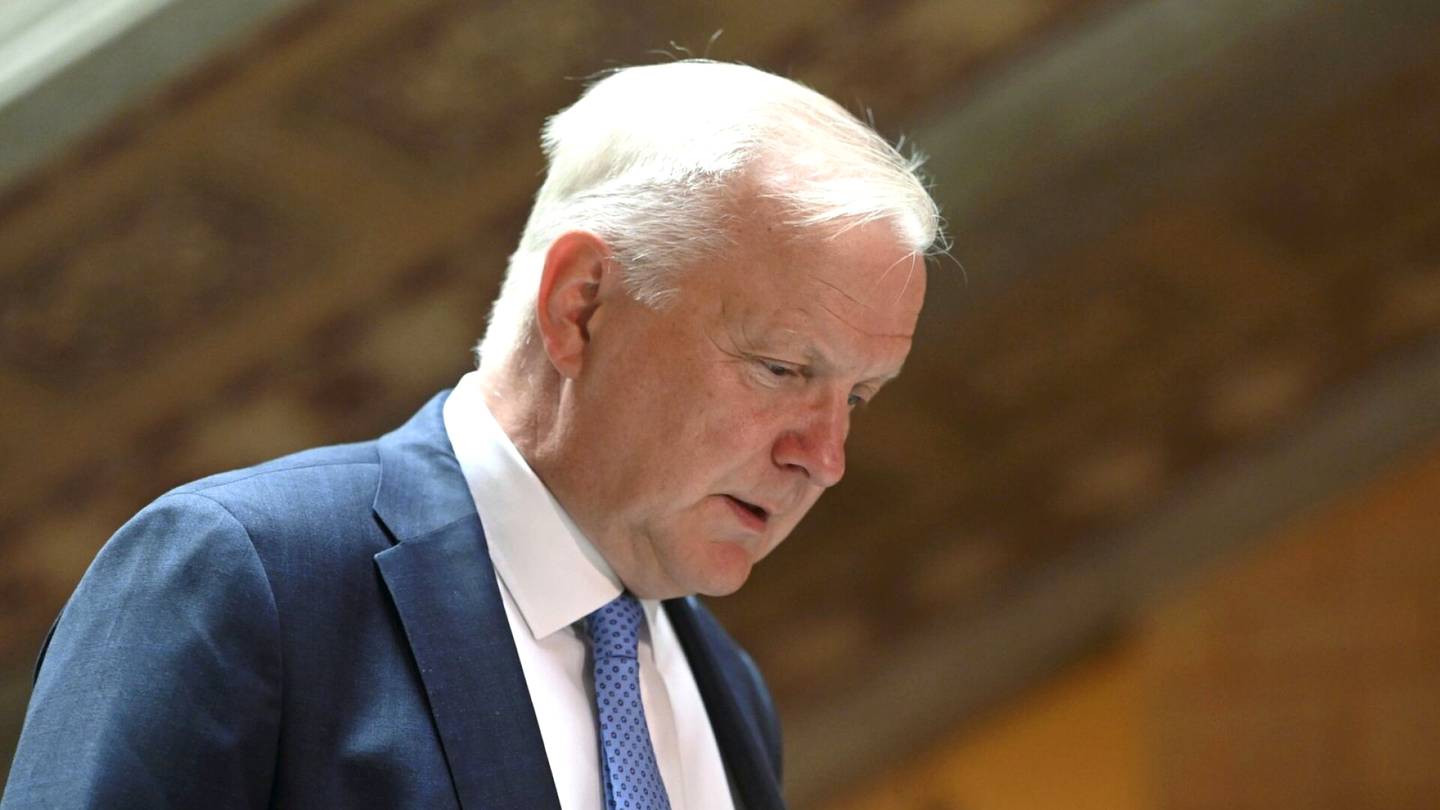 Palkat | Olli Rehn varoittaa inflaatiota ruokkivasta kierteestä, jos palkkoja nostetaan liikaa