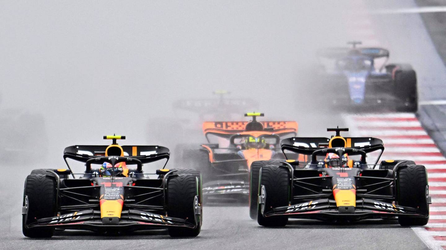 Formula 1 | Verstappen ajoi ylivoimaiseen voittoon ja kritisoi talli­kaveriaan – Bottaksen riski kostautui