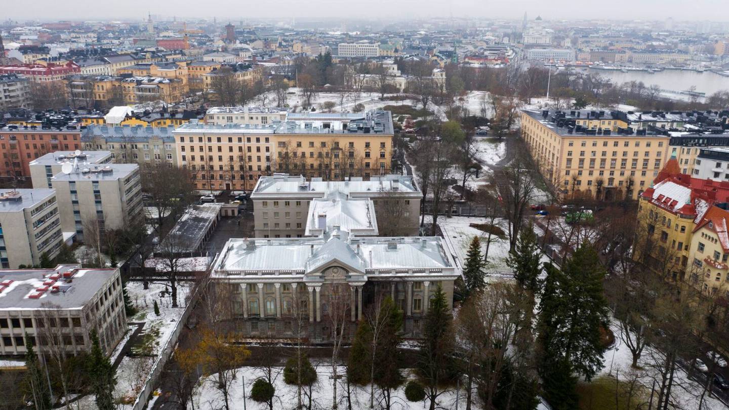 HS Helsinki | Tehtaankadulla leijuu palaneen käry – paikallisilla on hajun lähteestä omat epäilyksensä