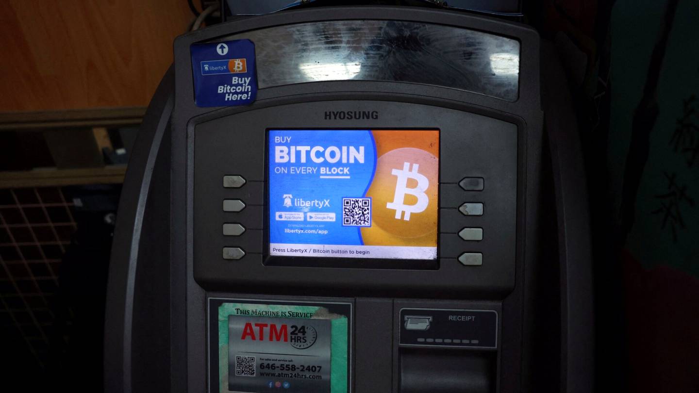 Virtuaalivaluutat | Bitcoin jälleen uuteen ennätykseen: Arvo nousi yli 71 000 dollariin