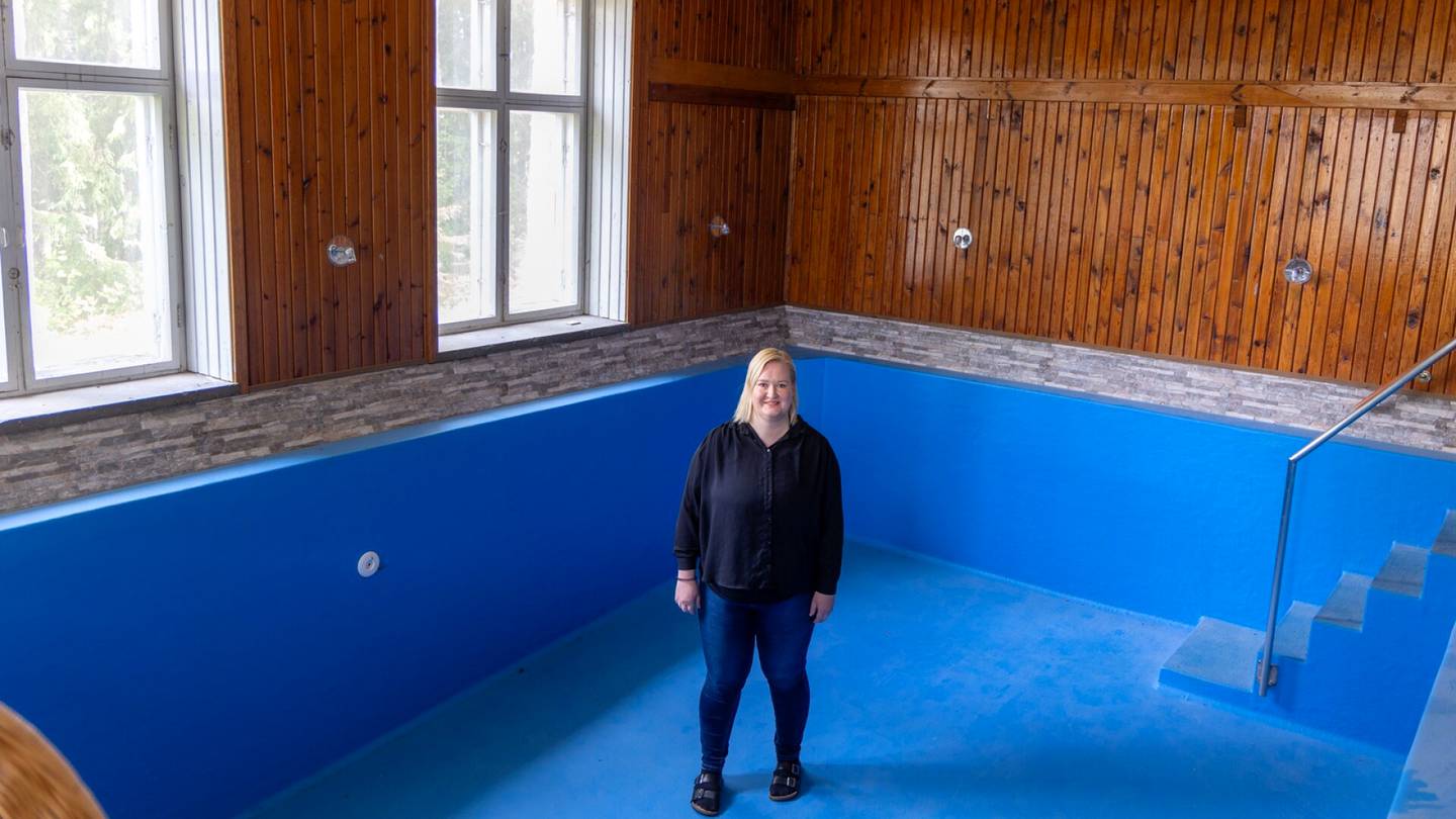 Asuminen | Eeva Forsström osti ensiasunnokseen 500-neliöisen hirsitalon – ”Moni kysyy, eikö minua pelota”