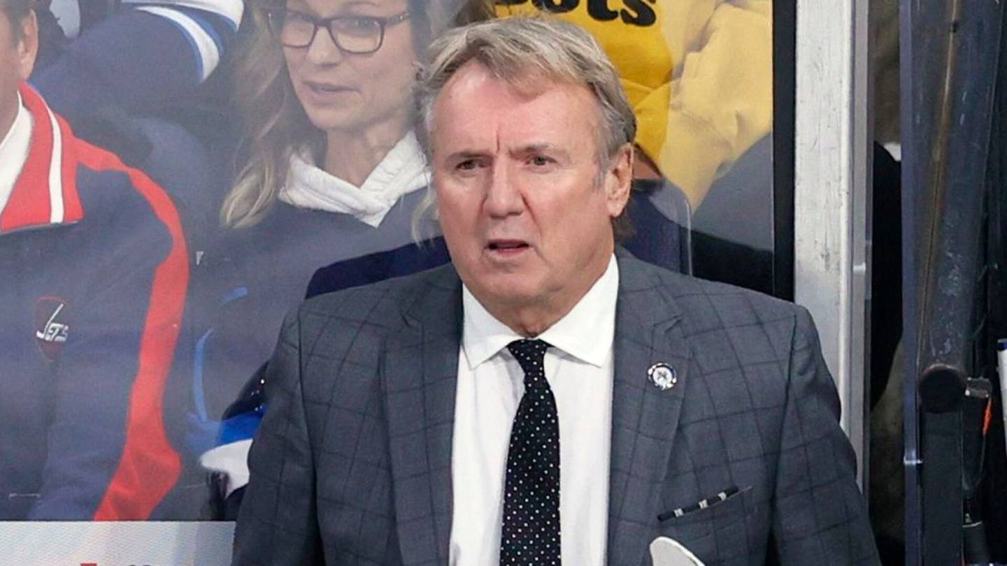 Jääkiekko | Winnipeg Jetsin valmentaja toistaiseksi sivuun vaimon kohtauksen takia