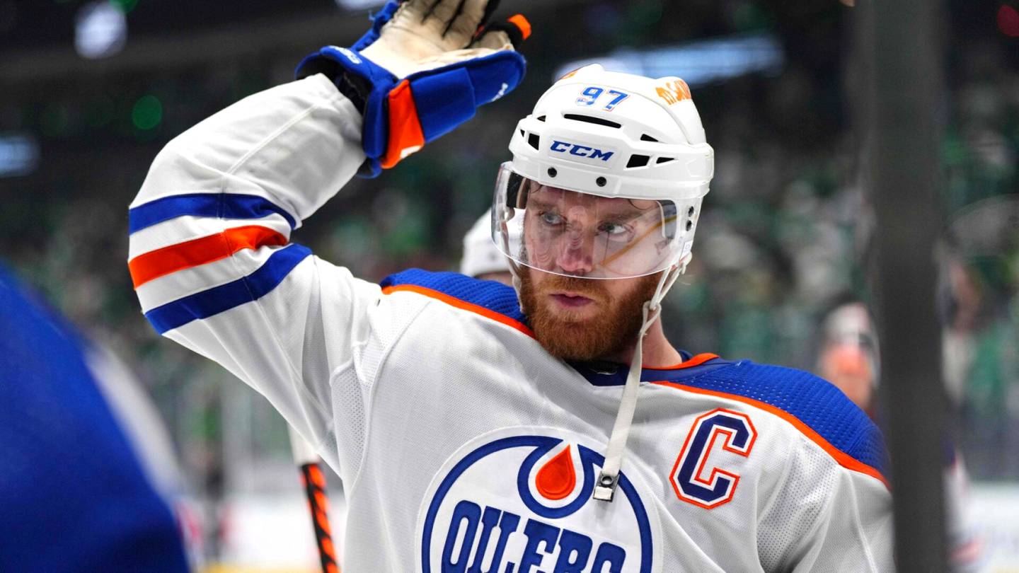 Jääkiekko | Supertähti Connor McDavid ratkaisi NHL:n jännitys­näytelmän toisessa jatko­erässä