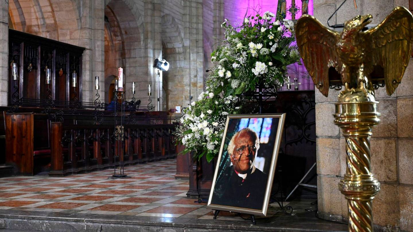 Etelä-Afrikka | Desmond Tutun hautauksessa käytettiin tulen sijaan vettä – käytäntö on monissa maissa vielä tuntematon