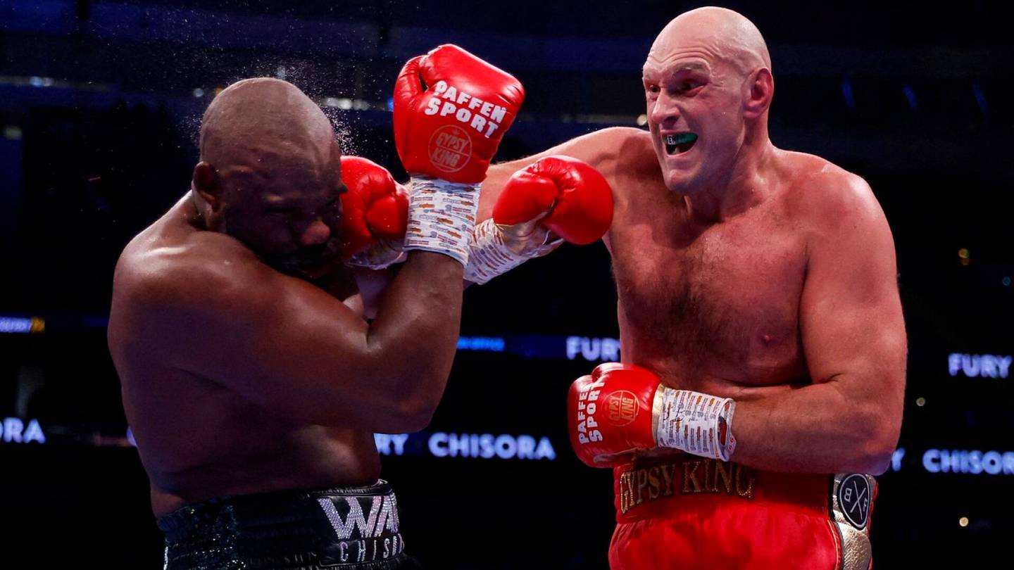Nyrkkeily | Tyson Fury jatkaa raskaan sarjan maailman­mestarina, Derek Chisora jäi jalkoihin