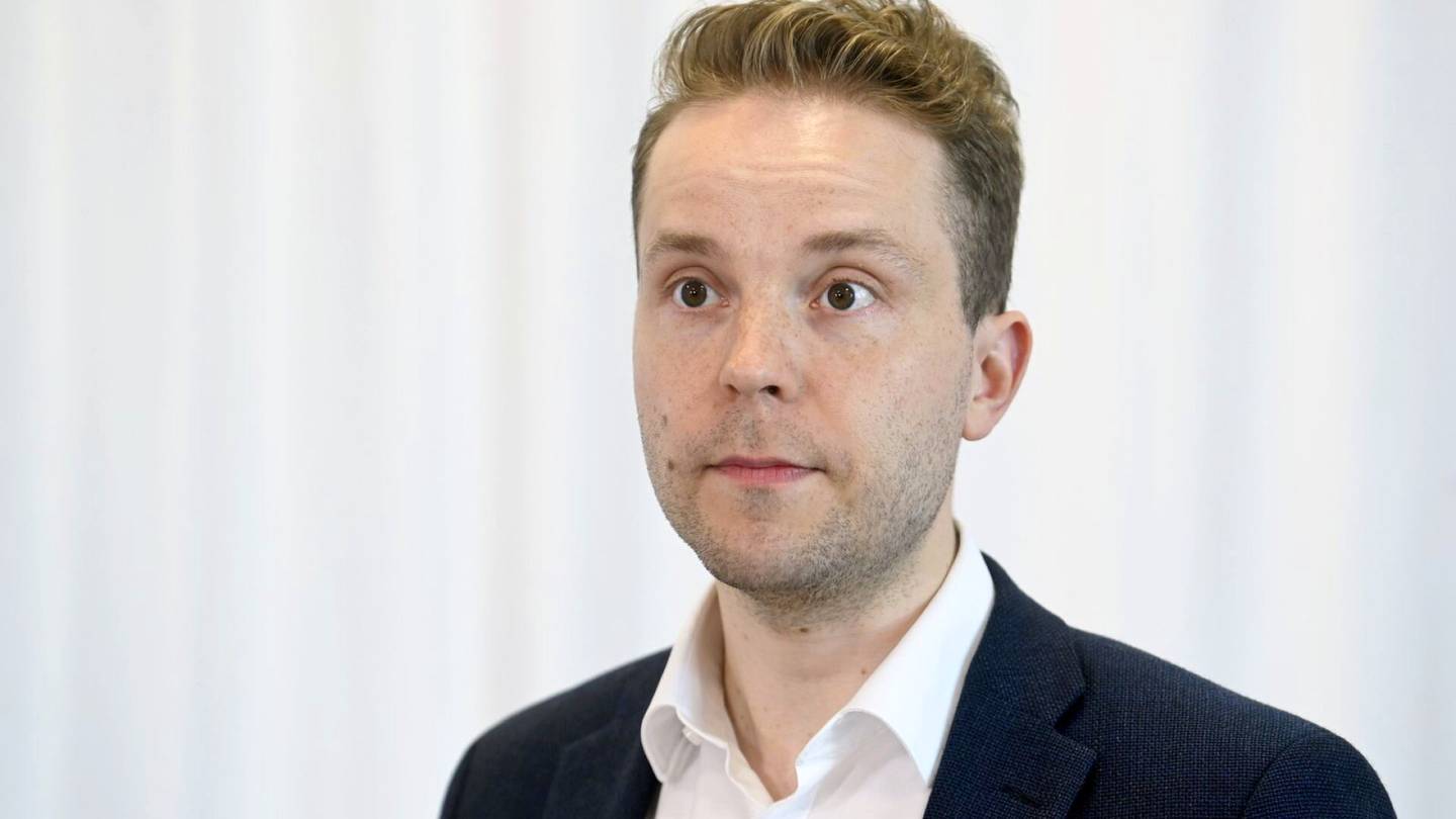 Kuolleet | Ministeri Honkonen ehdottaa Vesa-Matti Loirille valtiollisia hautajaisia
