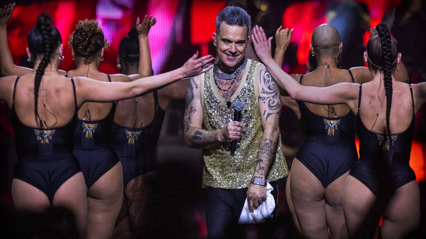 Konserttiarvostelu | Robbie Williams veti areena­luokan karaoke­keikan, jonka pää­osassa ei ollut musiikki