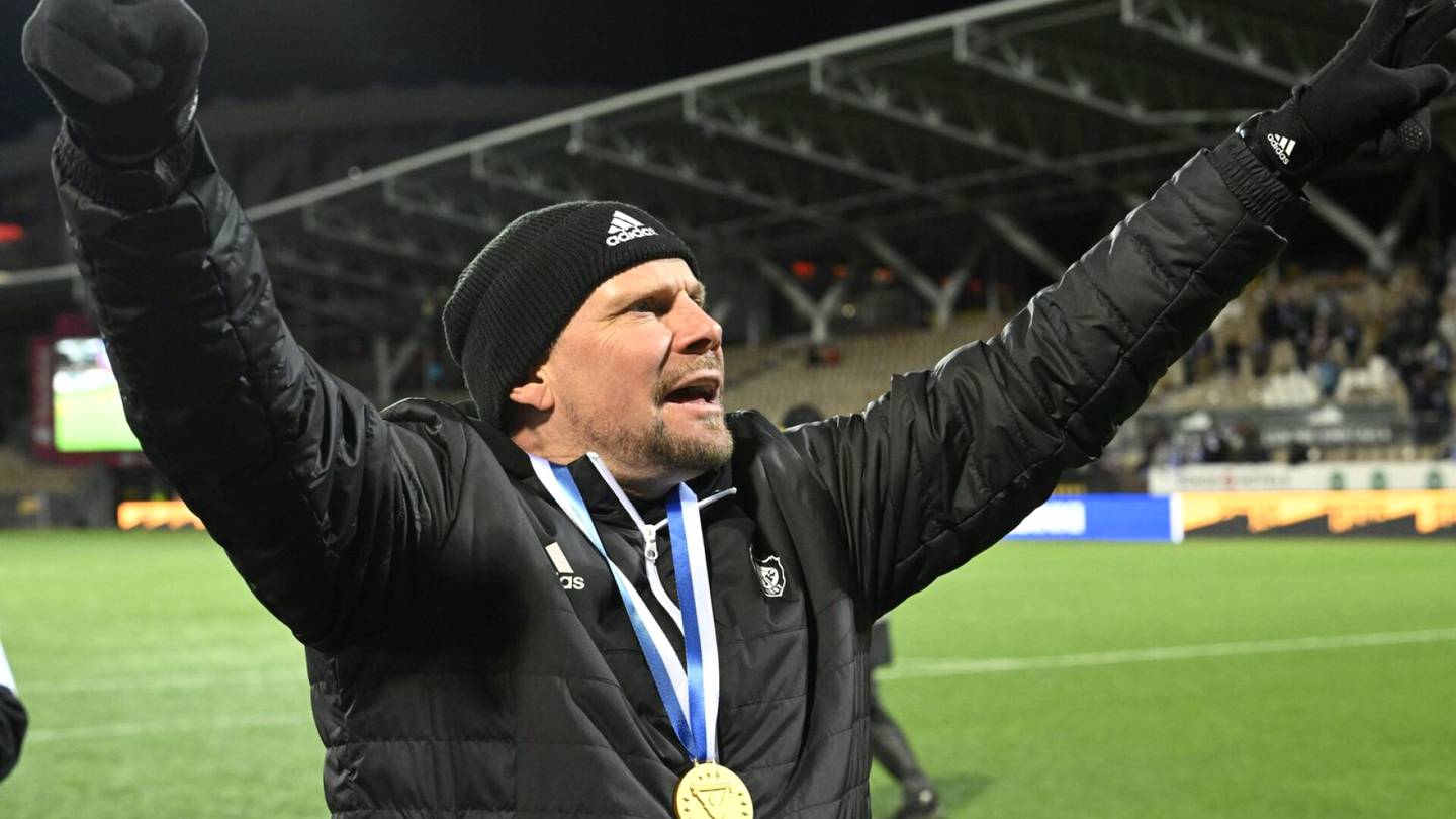 Jalkapallo | Mestari­valmentaja Toni Korkeakunnas odottaa vielä Klubin tarjousta: ”Kaksi tehtävää annettiin, ja ne hoidettiin”