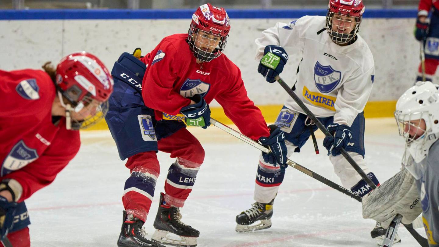 Jääkiekko | HIFK välieriin Naisten liigassa suvereenilla esityksellä – Kärpät ei tehnyt sarjassa maaliakaan