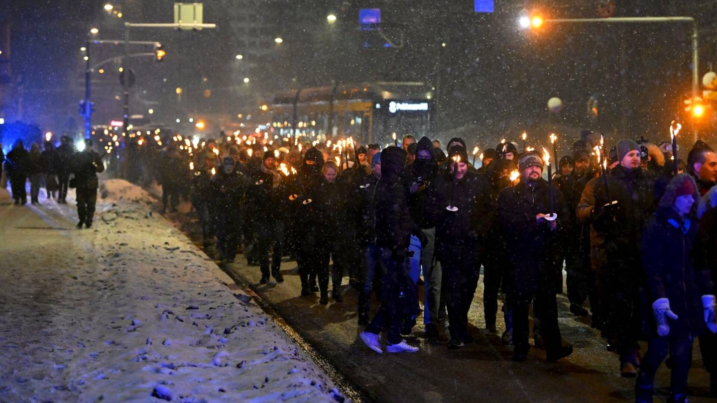 Venäjä | Yle: Venäjä vaatii Suomea saattamaan vastuuseen Venäjän lipun Helsingissä polttaneet