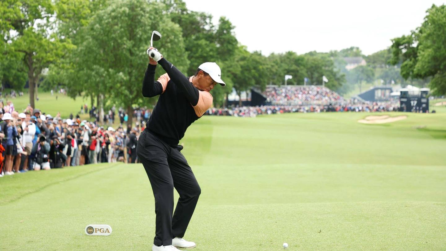 Golf | Tiger Woods pelasi major-uransa kolmanneksi huonoimman kierroksen: ”Kipeältä tuntuu”