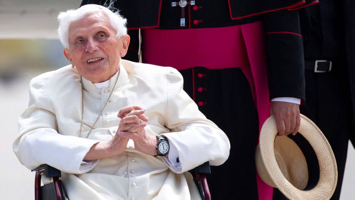 Vatikaani | Emerituspaavi Benedictus osallistui messuun makuu­huoneessaan – Vatikaani: Tila edelleen vakaa