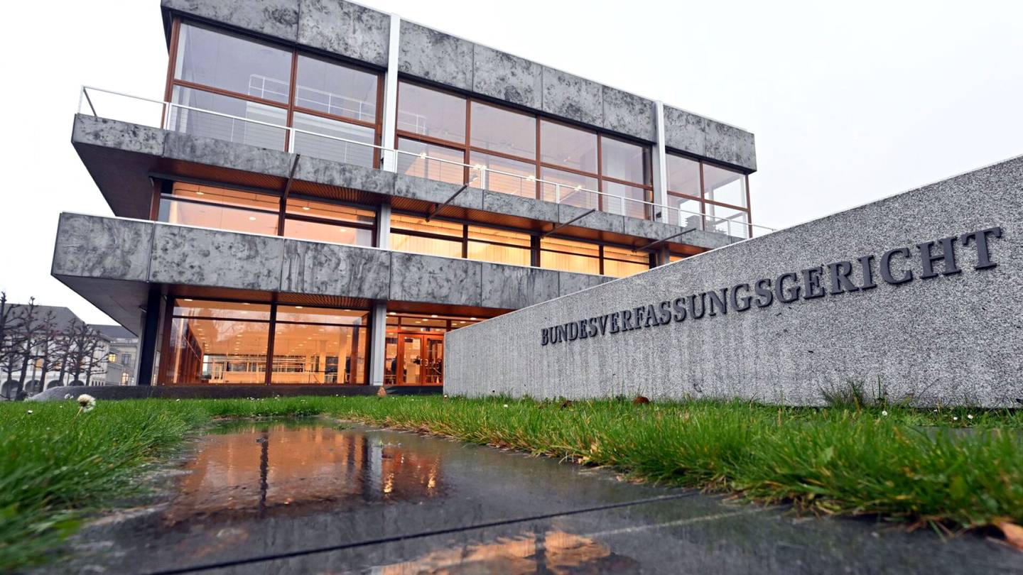 Lainsäädäntö | Saksan perustus­lakituomioistuin hyväksyi 750 miljardin euron elpymis­rahoituksen, joka aiheutti Suomessa kovaa väittelyä