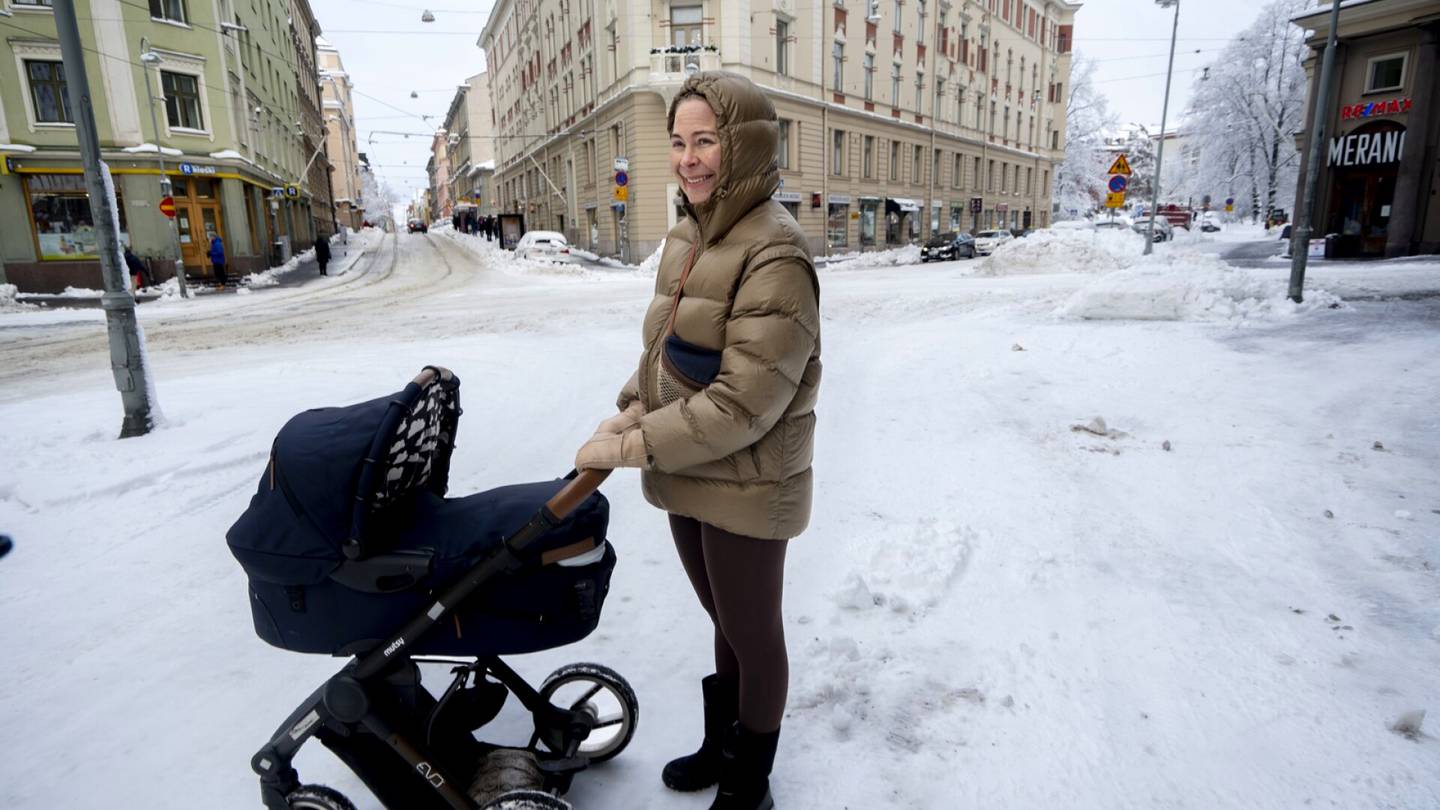 Talvi | ”Kyllähän tämä aika hurjaa on” – Helsingin vaikea lumi­tilanne harmittaa kaupunkilaisia