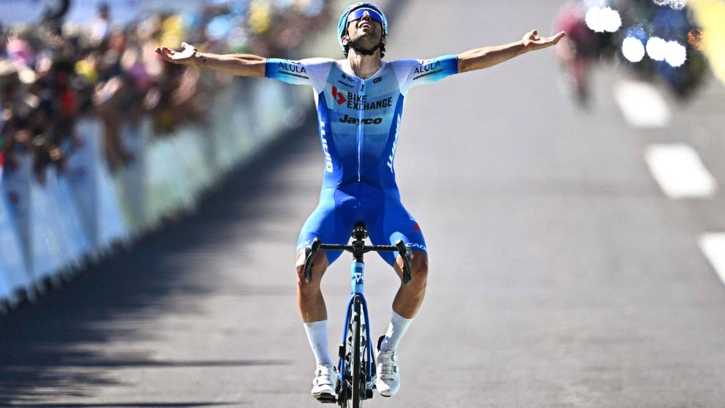 Pyöräily | Australialainen Matthews polki paahtavan etapin voittoon, asfaltille kaadettiin kylmää vettä pinnan viilentämiseksi