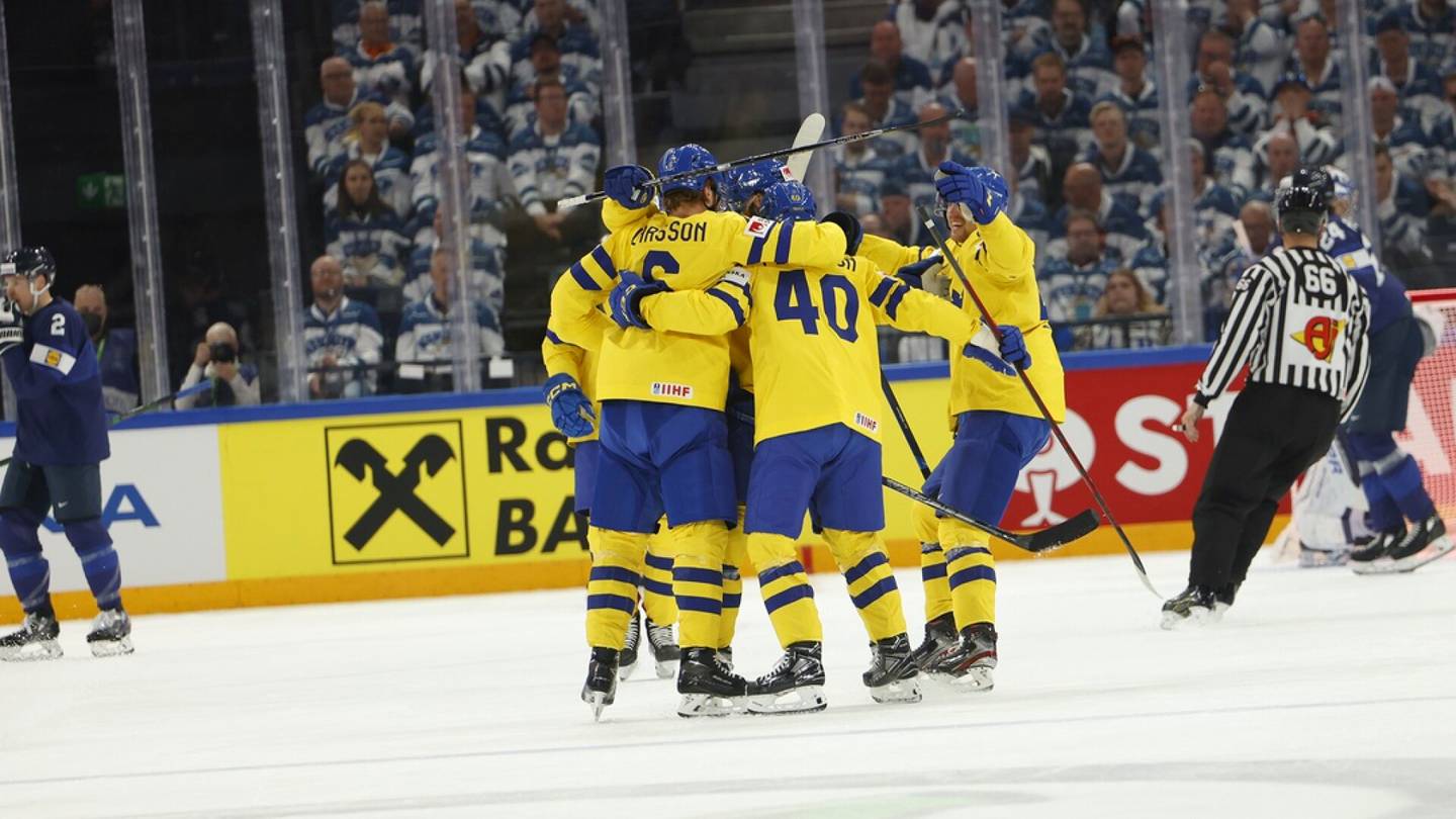 Jääkiekko | Ruotsi kasaa hurjaa MM-joukkuetta – nyt haaviin tarttui jättivonkale