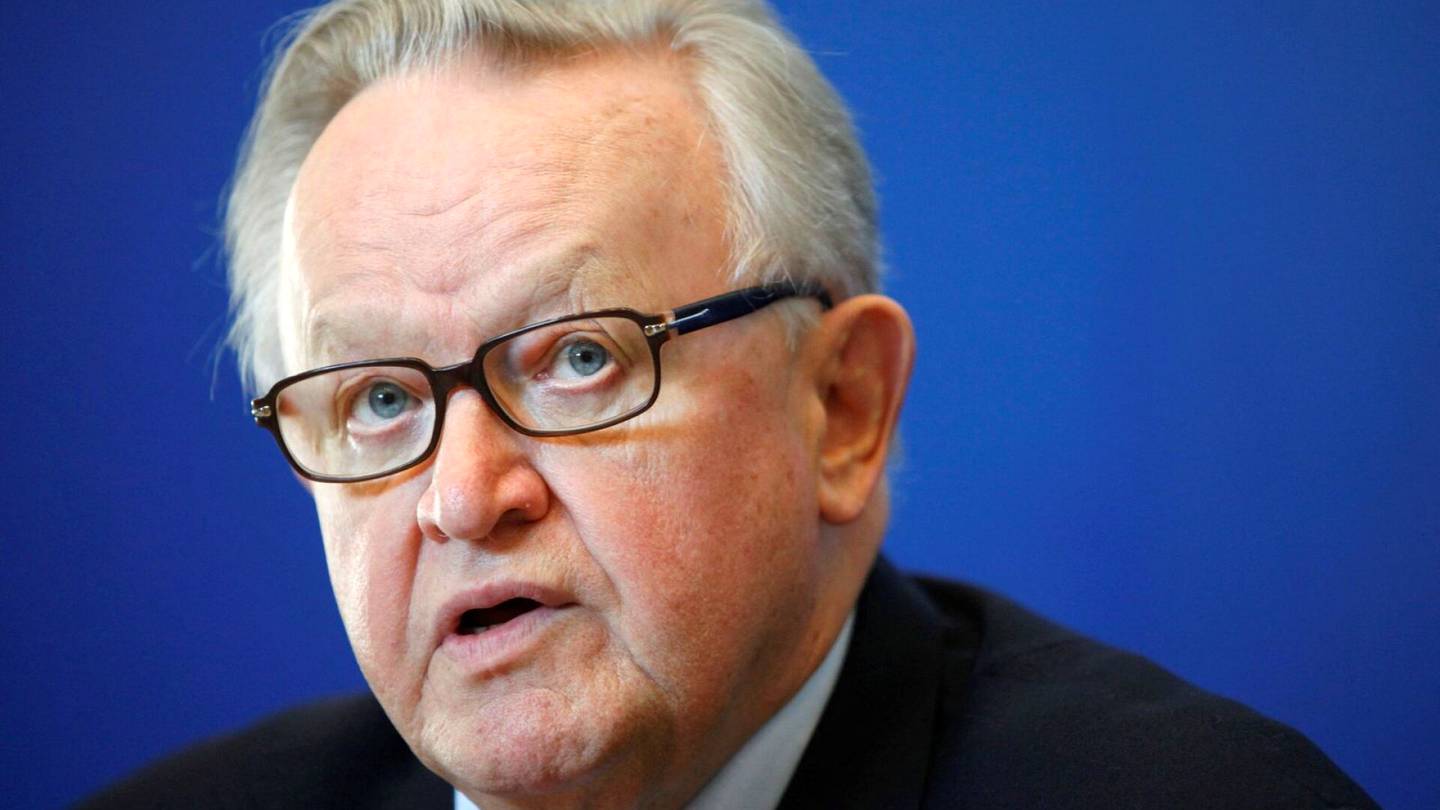 Martti Ahtisaari | ”Saattoi vaikuttaa tiukka­suiselta diplomaatilta” – Näin ulkomaiset mediat kirjoittavat Ahtisaaresta
