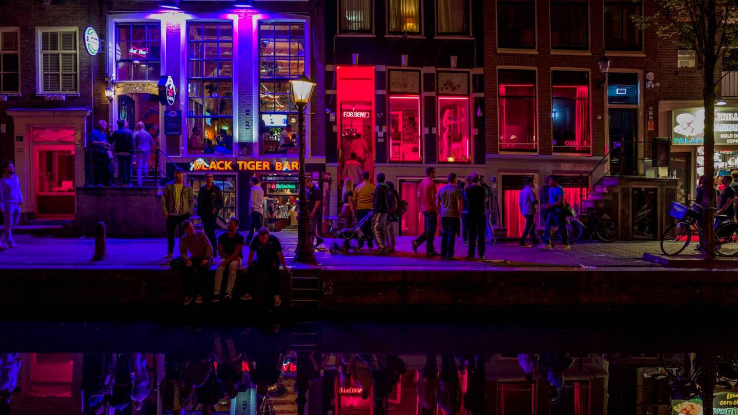 Hollanti | Amsterdam julkaisi suunnitelmia seksi­työläisten alueen siirrosta