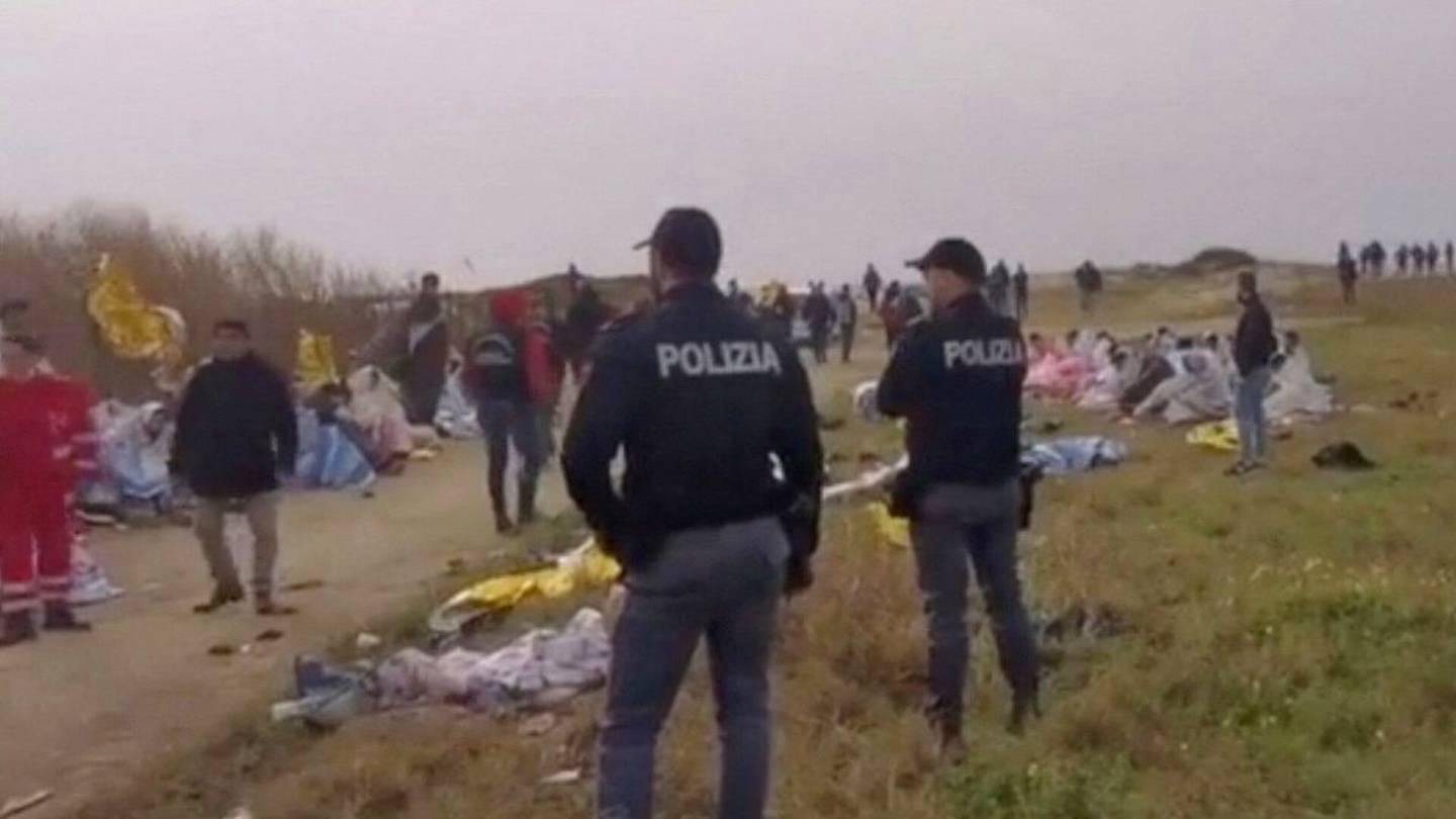 Siirtolaisuus | Lähes 60 siirtolaista kuoli haaksirikossa Italian rannikolla, uhreista 12 on lapsia
