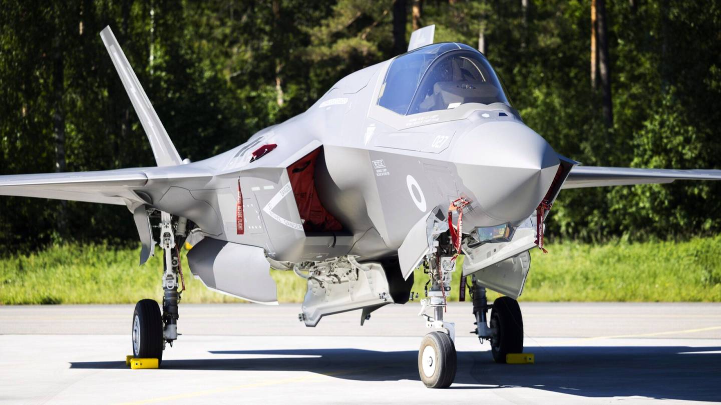 Hävittäjät | Karjalan lennostossa vieraili Britannian ilma­voimien F-35B-hävittäjiä – niillä on erikoinen kyky, jota ei löydy Suomen hankkimista koneista