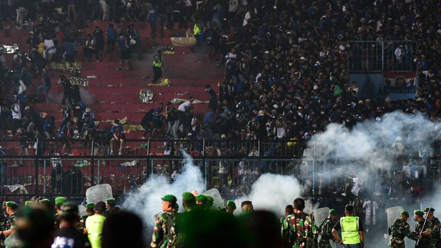 Jalkapallo | Katsomotragedia tyrmistyttää Indonesiassa – Sauli Niinistö esitti surunvalittelunsa maan presidentille
