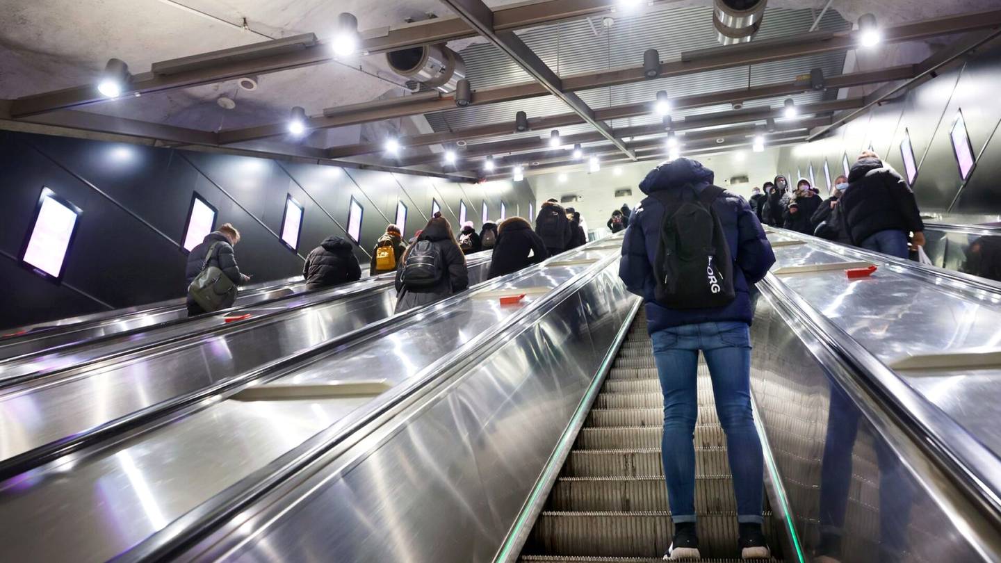 Rautatieasema | Asiantuntija: Kesäksi suljettavan metroaseman paloturvallisuus on menneestä maailmasta