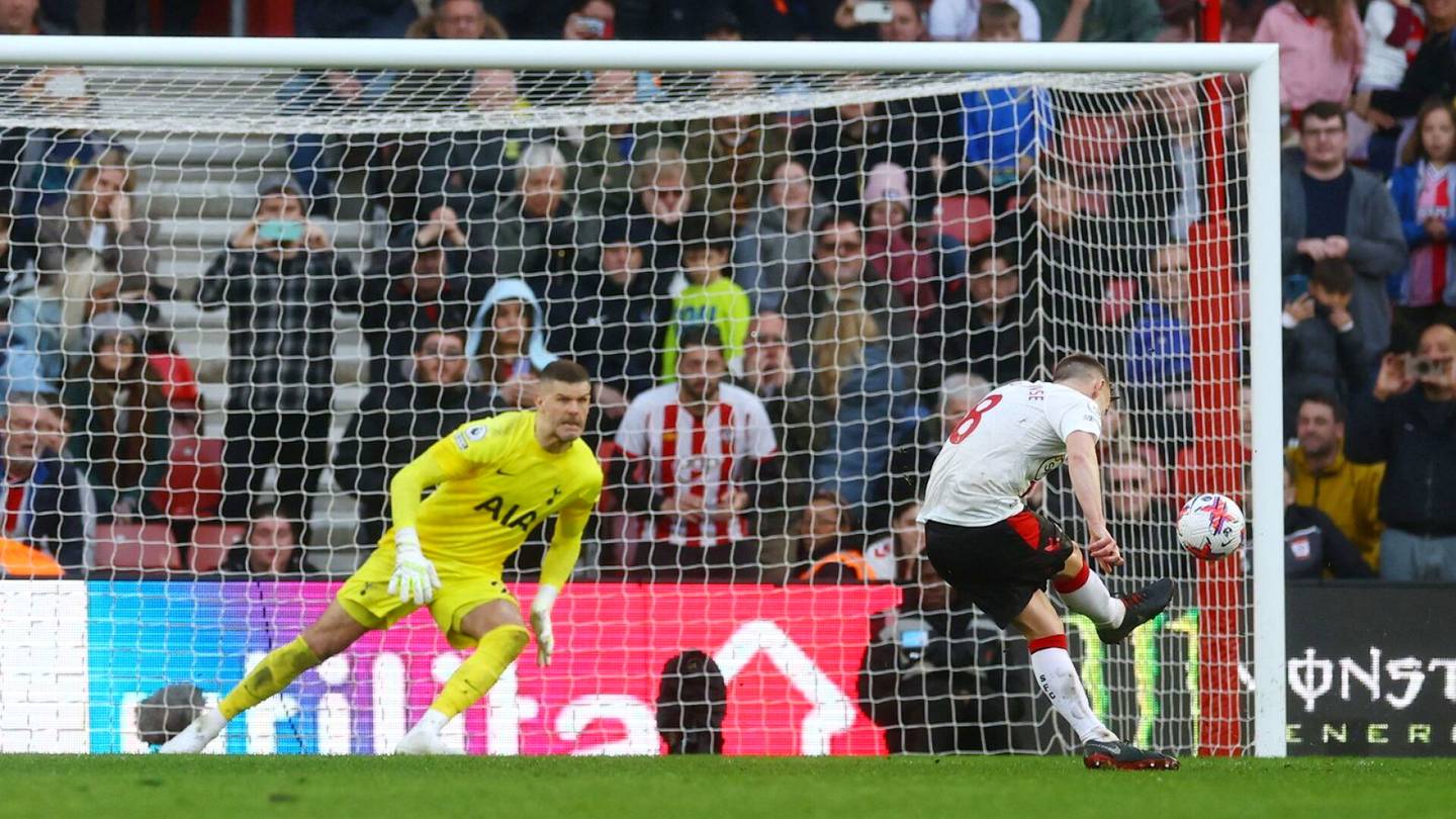 Jalkapallo | Southampton nousi tasa­peliin Tottenhamin kustannuksella – Leeds höykytti Wolverhamptonia