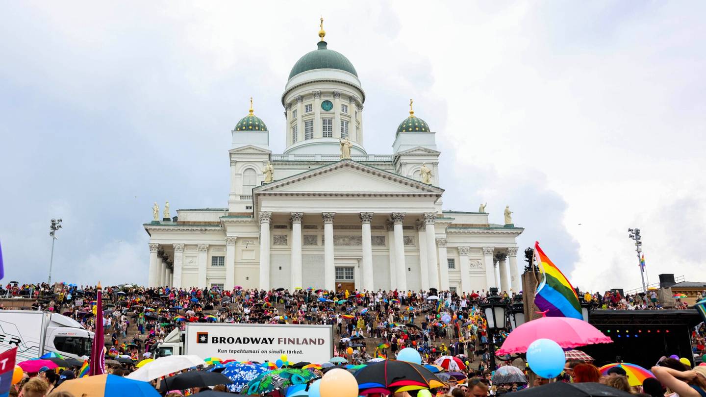 Vähemmistöt | Lauantain Helsinki Pride -kulkueen odotetaan olevan suurempi kuin koskaan aiemmin