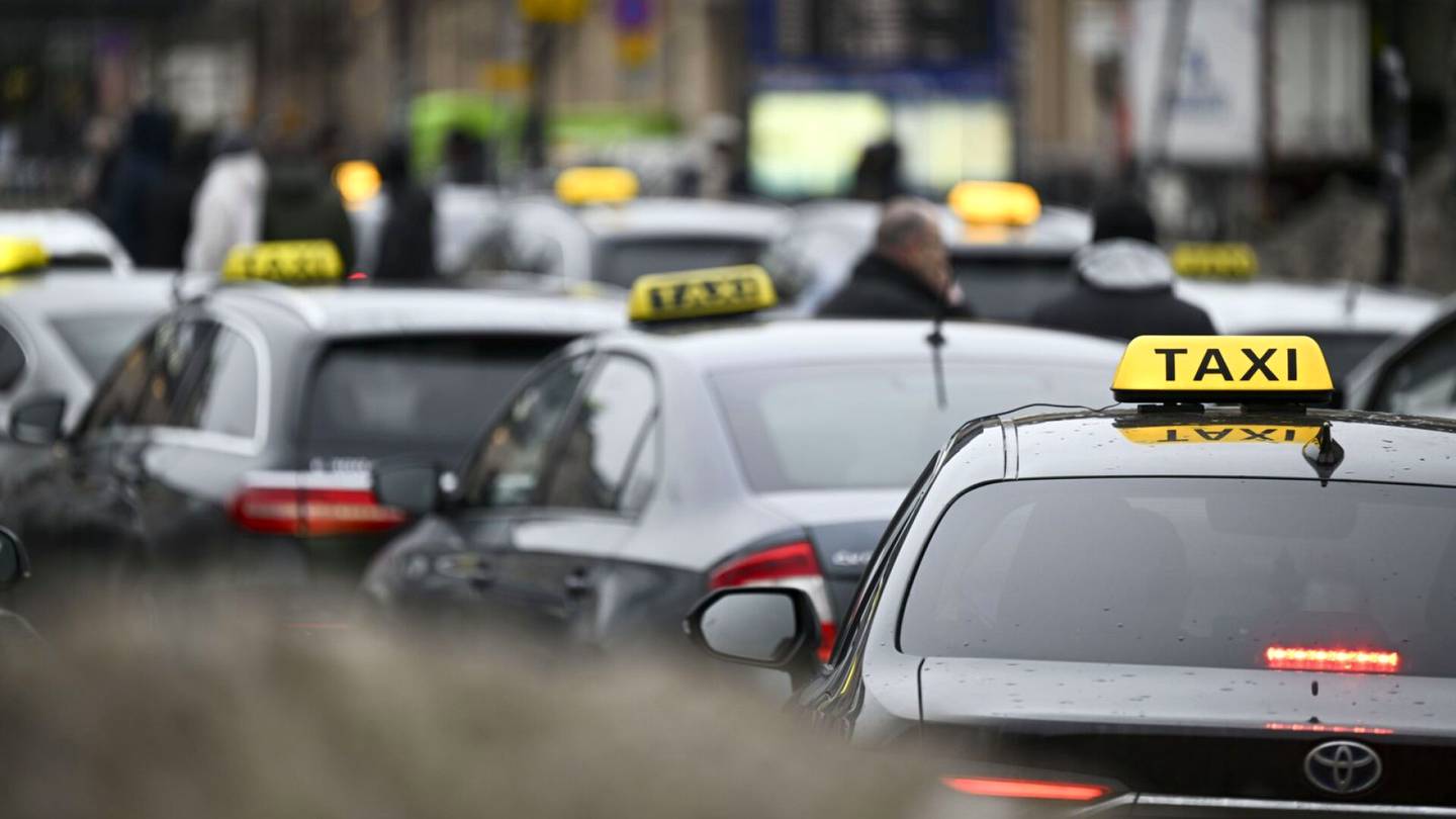 Taksit | Ministeri Lulu Ranne väläyttelee kovempia rangaistuksia taksi­alalle