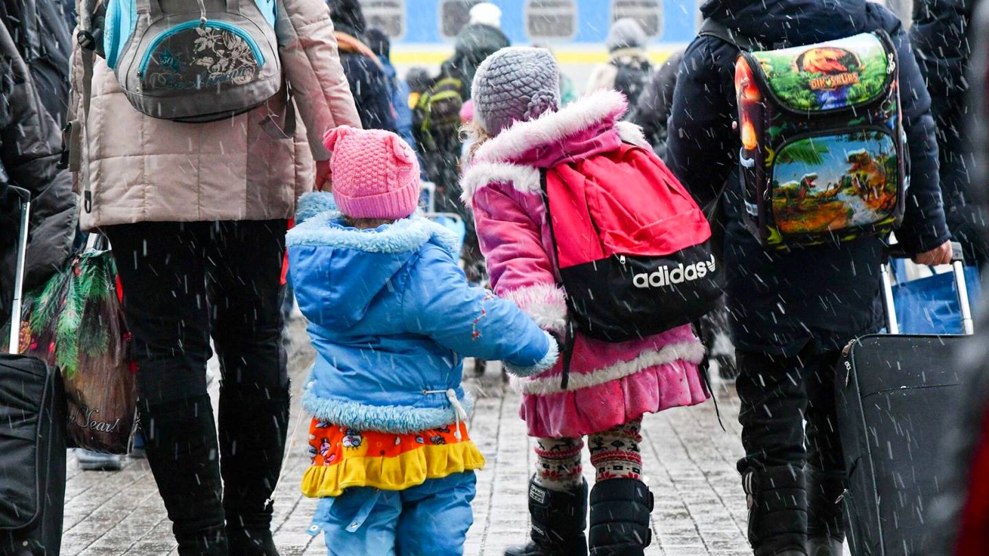 Ukrainan sota | Suomalaiset haluaisivat adoptoida lapsia Ukrainasta, mutta sota­olo­suhteissa se ei ole sopiva auttamis­keino