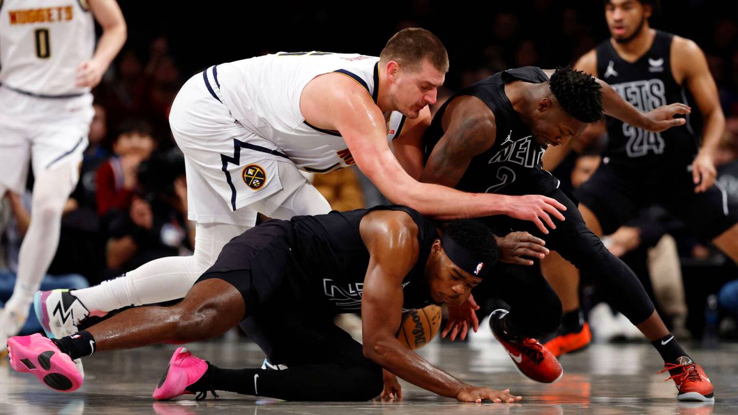 Koripallo | NBA:n ykköstähti Nikola Jokić hylkäsi Niken tossut – nousee yllättävän brändin mainoskasvoksi