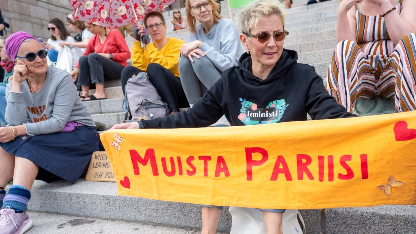 Aktivismi | Melkein kuusi vuotta Marika Kaipainen on ollut tuttu näky eduskuntatalon portailla, mutta nyt syöpä on levinnyt aivoihin
