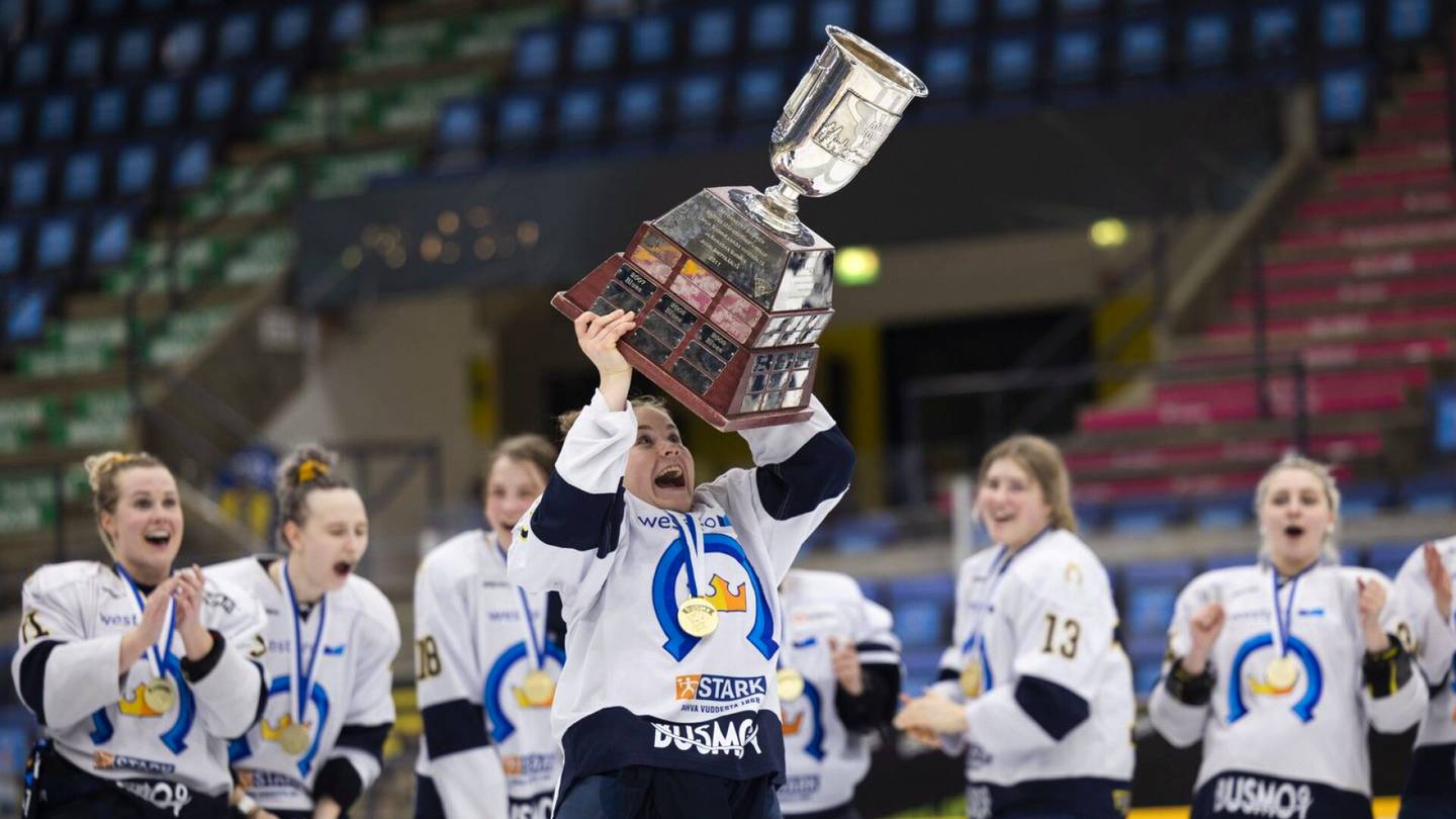 Jalkapallo | Jääkiekon tuore Suomen mestari hakee menestystä nuorten EM-jalkapallosta: ”Fudista tänne on tultu pelaamaan, eikä rantalomalle”