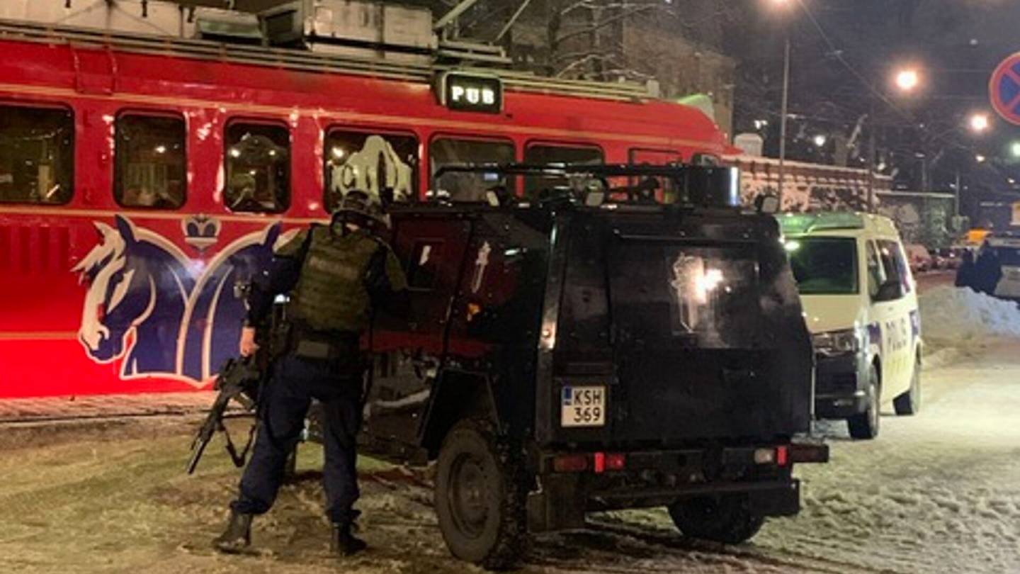 Helsinki | Poliisi etsi aseistautunutta ihmistä Kruunun­haassa