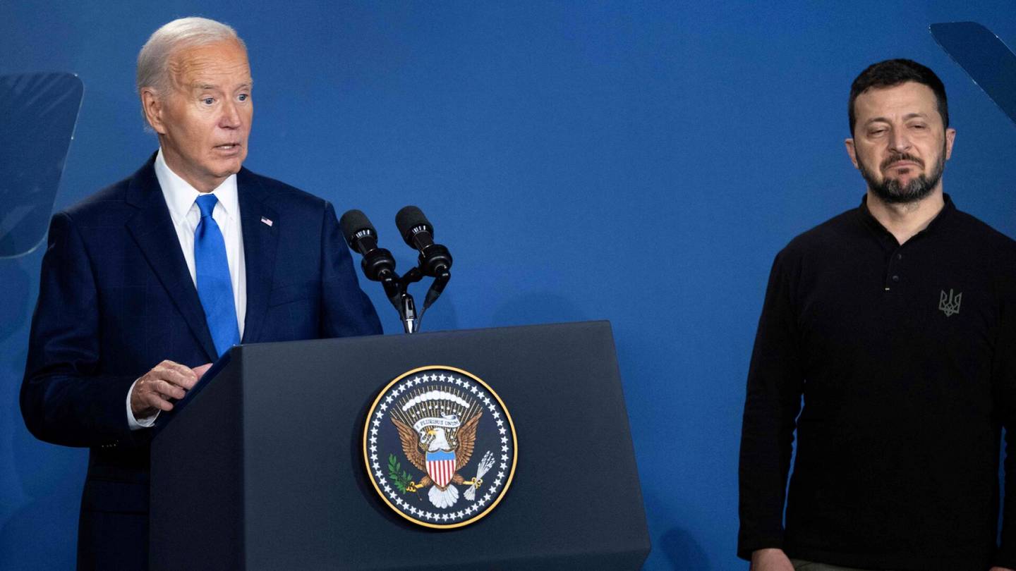 Yhdysvallat | Biden sortui kahteen pahaan nimi­virheeseen, vakuutti silti pätevyyttään toimittajille